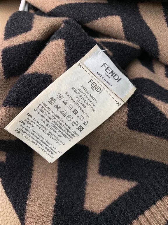 F**di Scarf