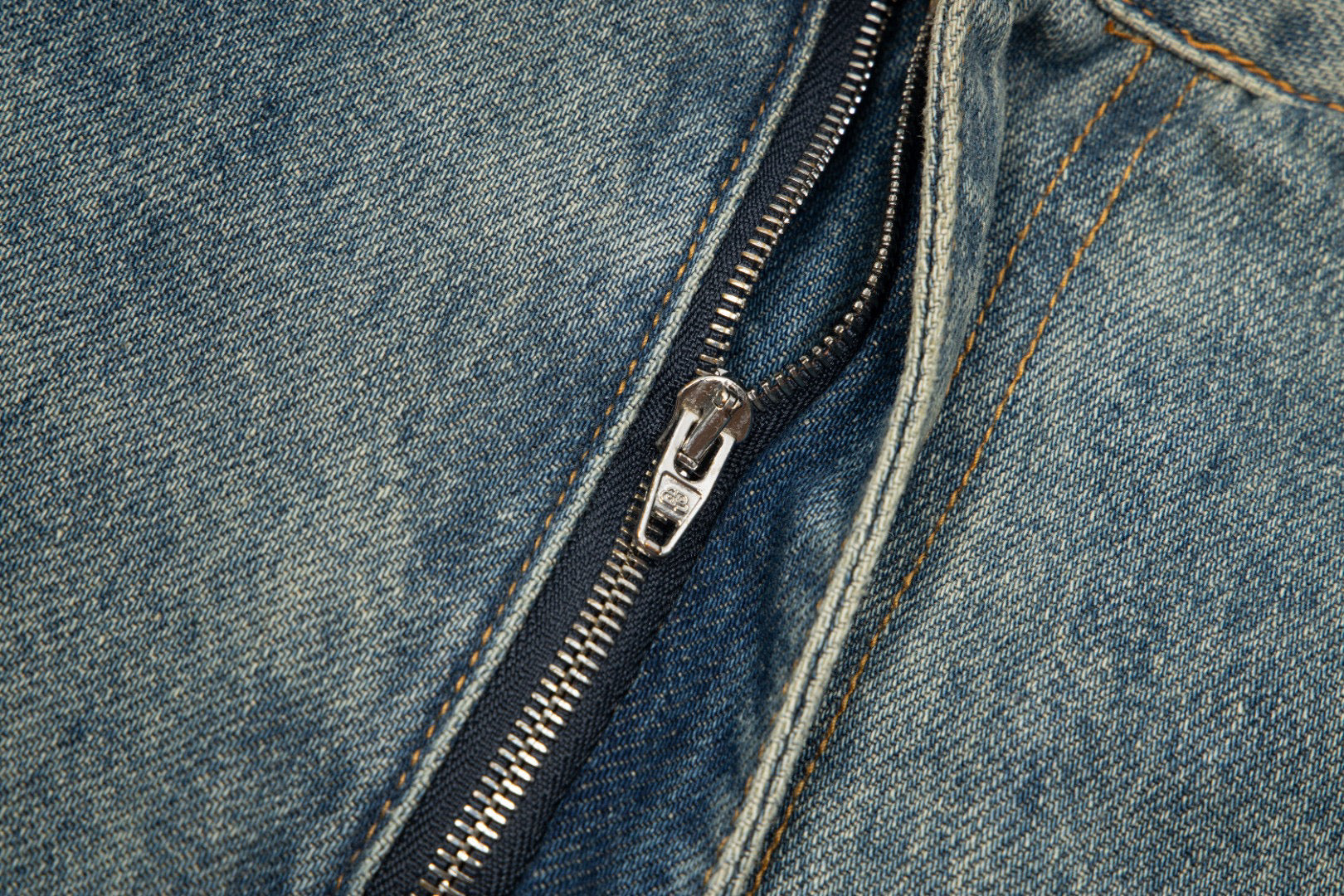 Ba1en*iaga Jeans