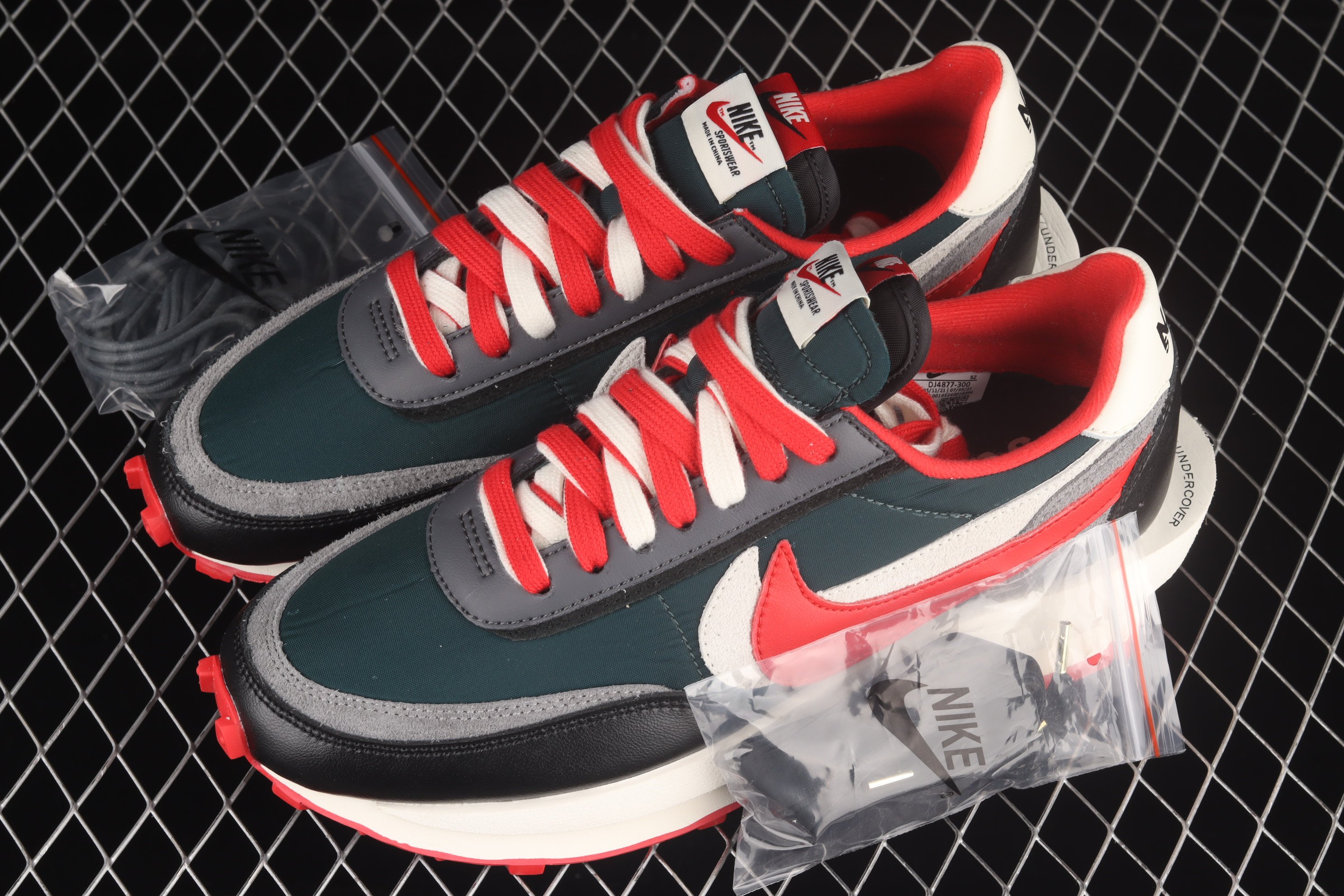 Nike LD Waffle, Sacai Undercover Midnight Spruce University Red