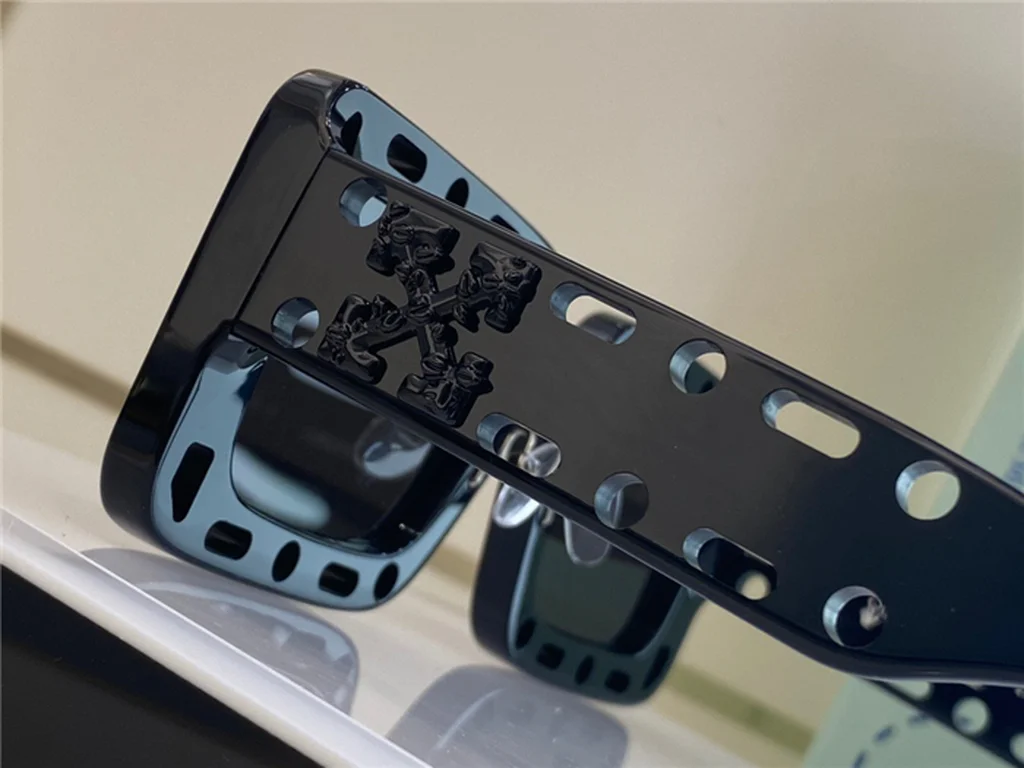 Off White