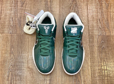 NIKE KOBE 4 x UNDEFEATED MILWAUKEE BUCKS