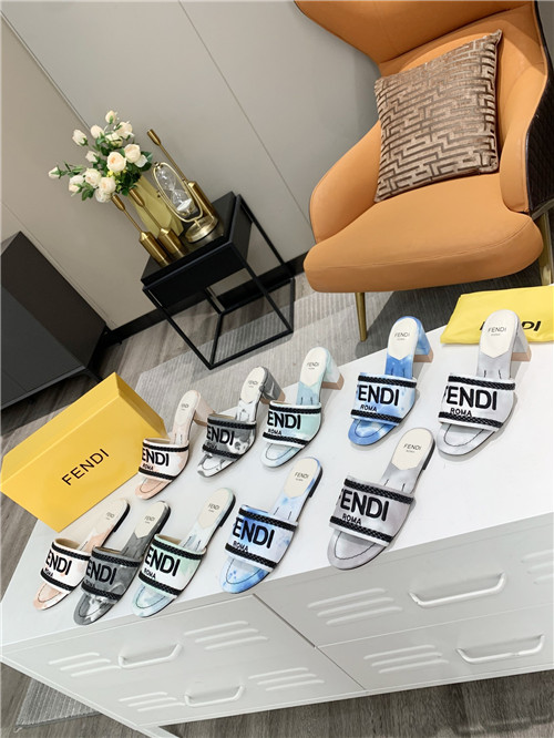 F**di logo sandals