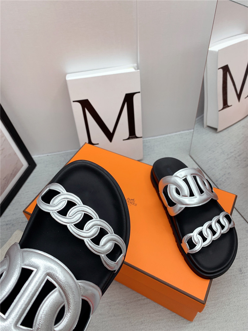 H**me5 flat sandals