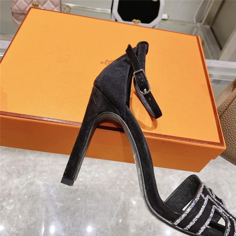 H**me5 heel sandals