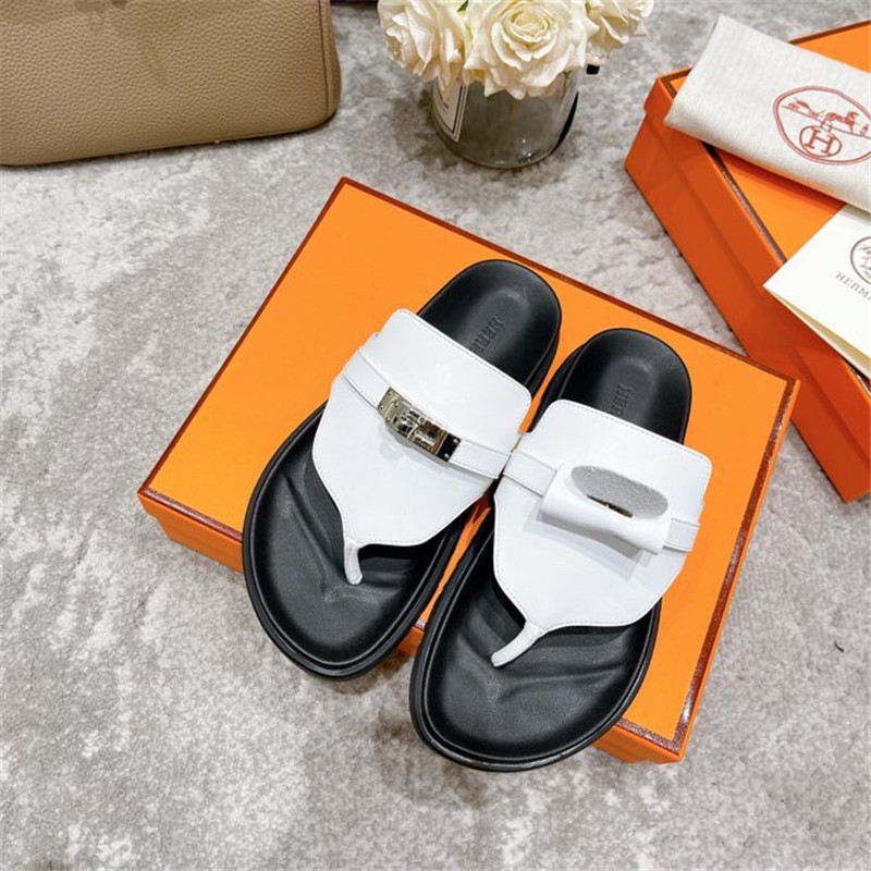 H**me5 kelly buckle slippers