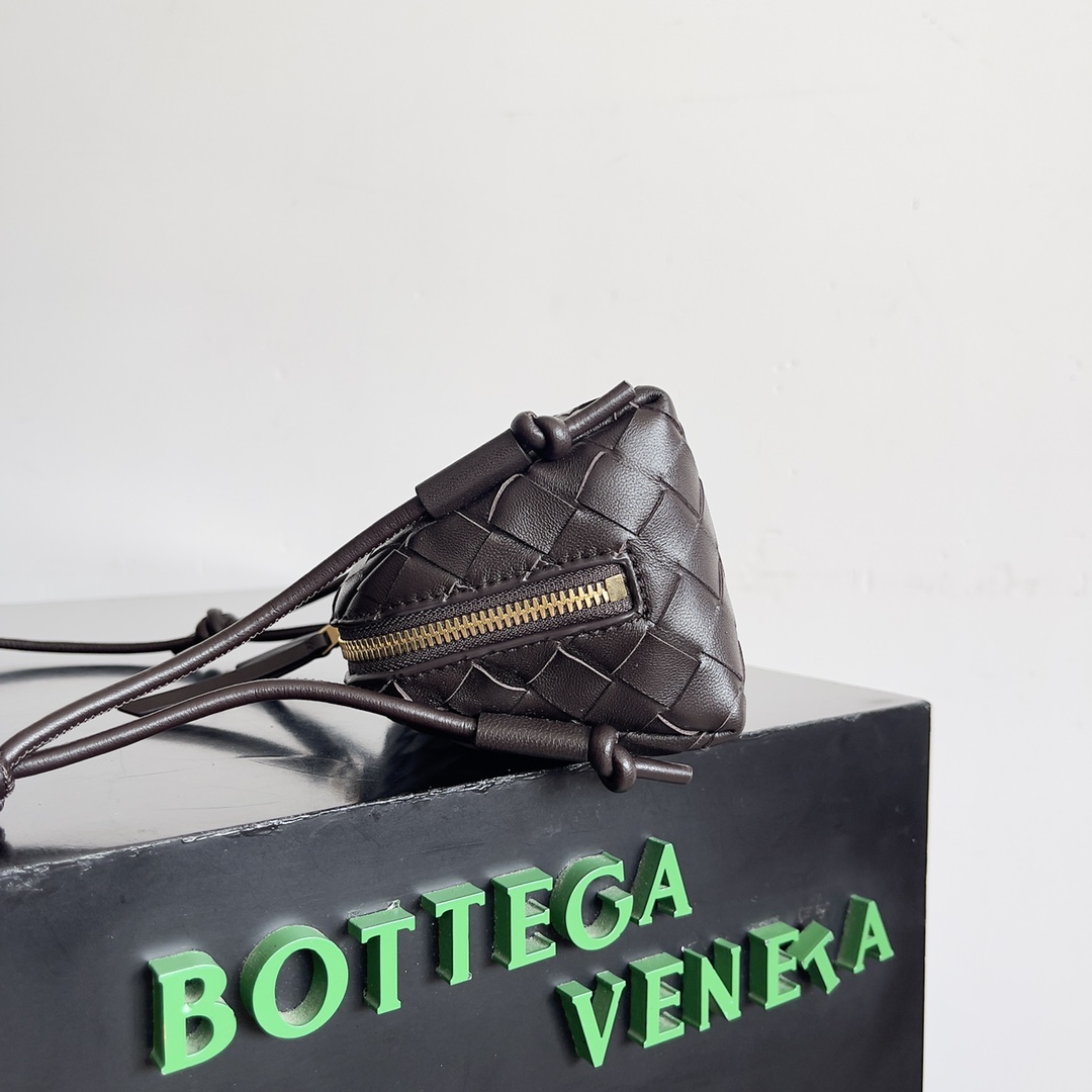B0tt*ga Ven*ta Woman