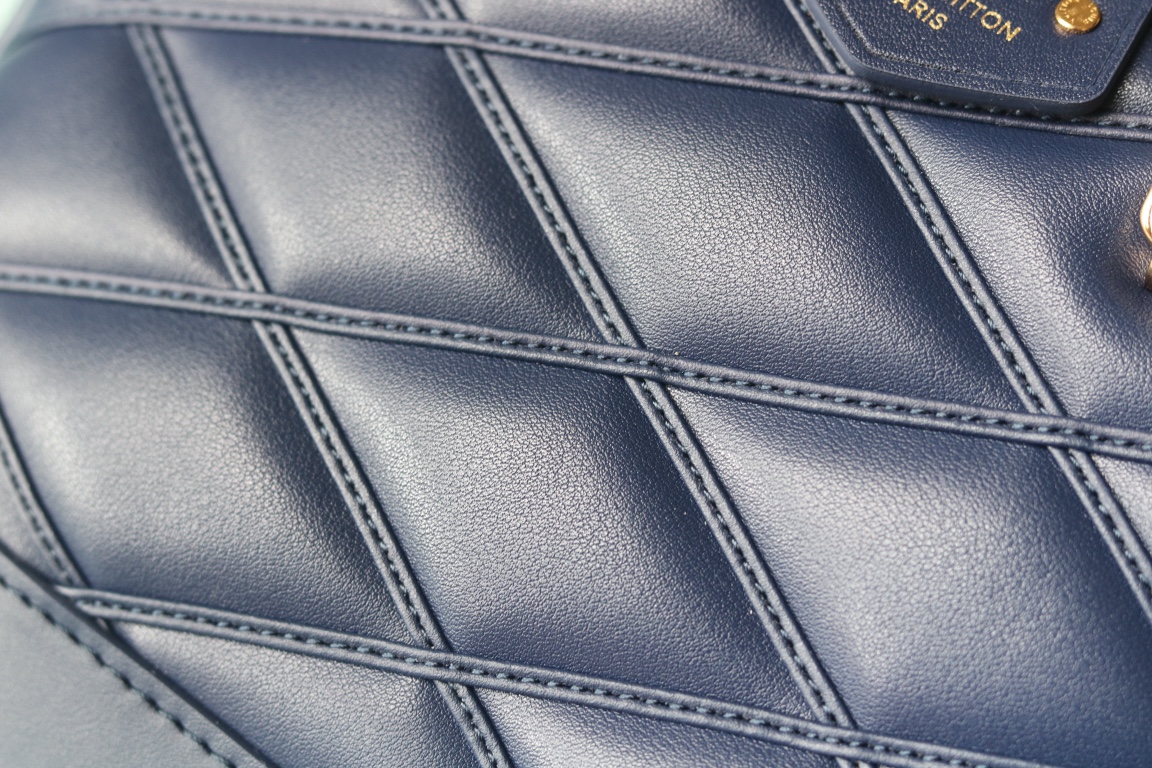 L0vis Vvtt0n Blue D1am0nd full leather shell bag series Alma BB shell handbag