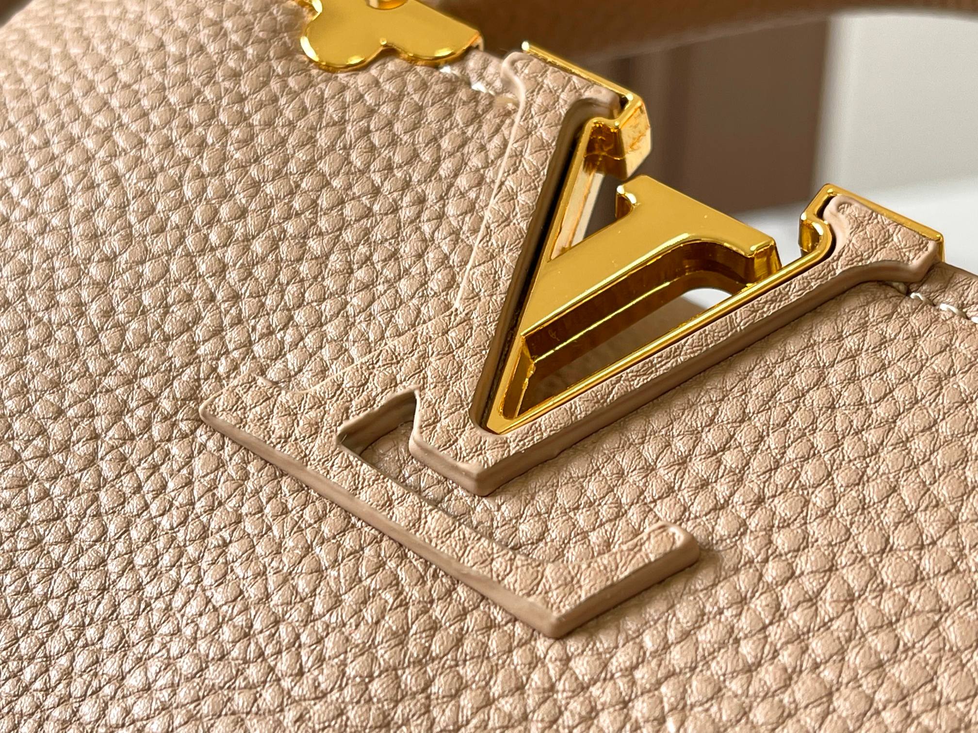 L0vis Vvtt0n Apricot Gold Buckle Corolla Hardware Mini Tote